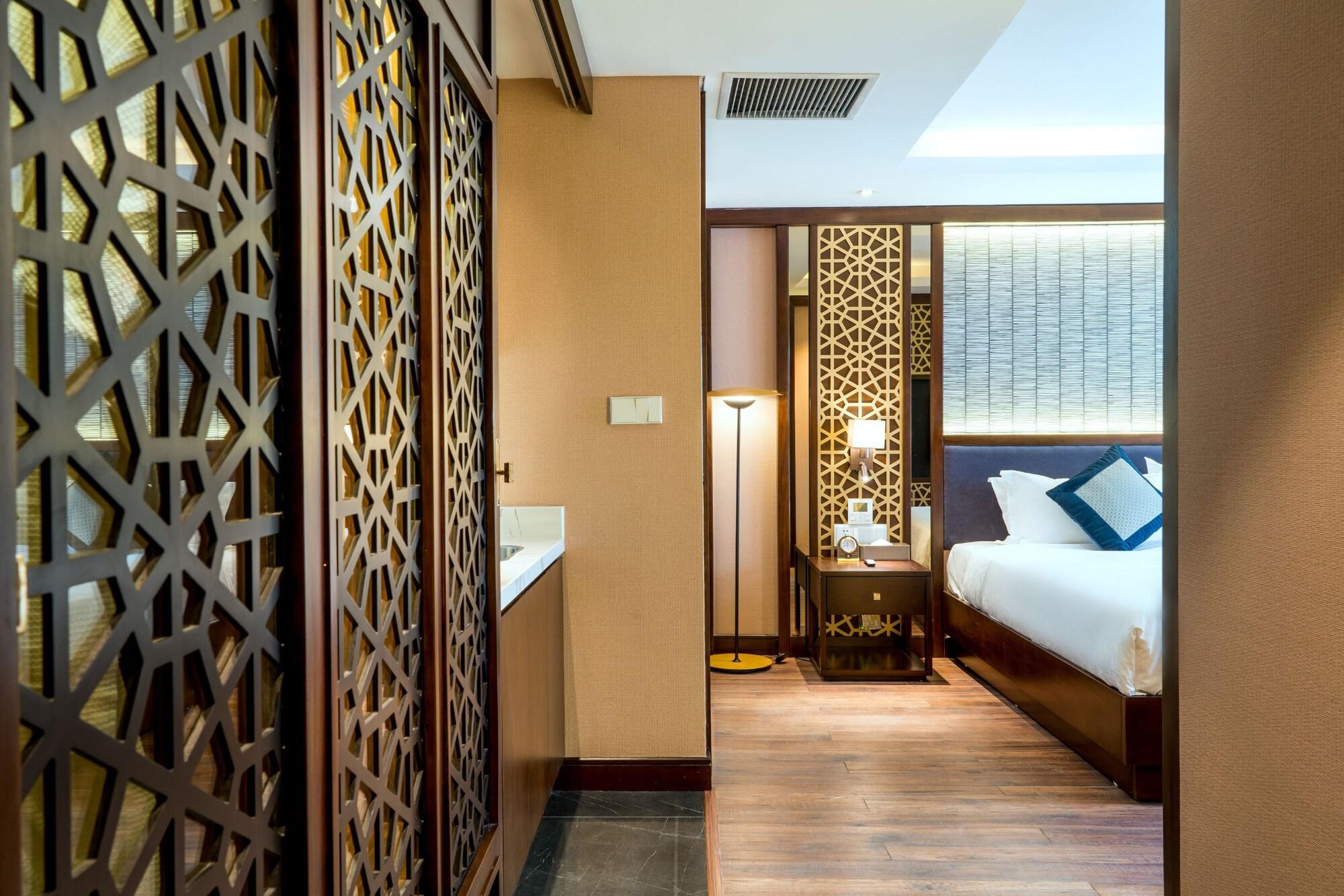 Conifer Grand Hotel Ханой Екстериор снимка